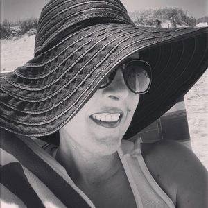 Meet your Posher, Tita